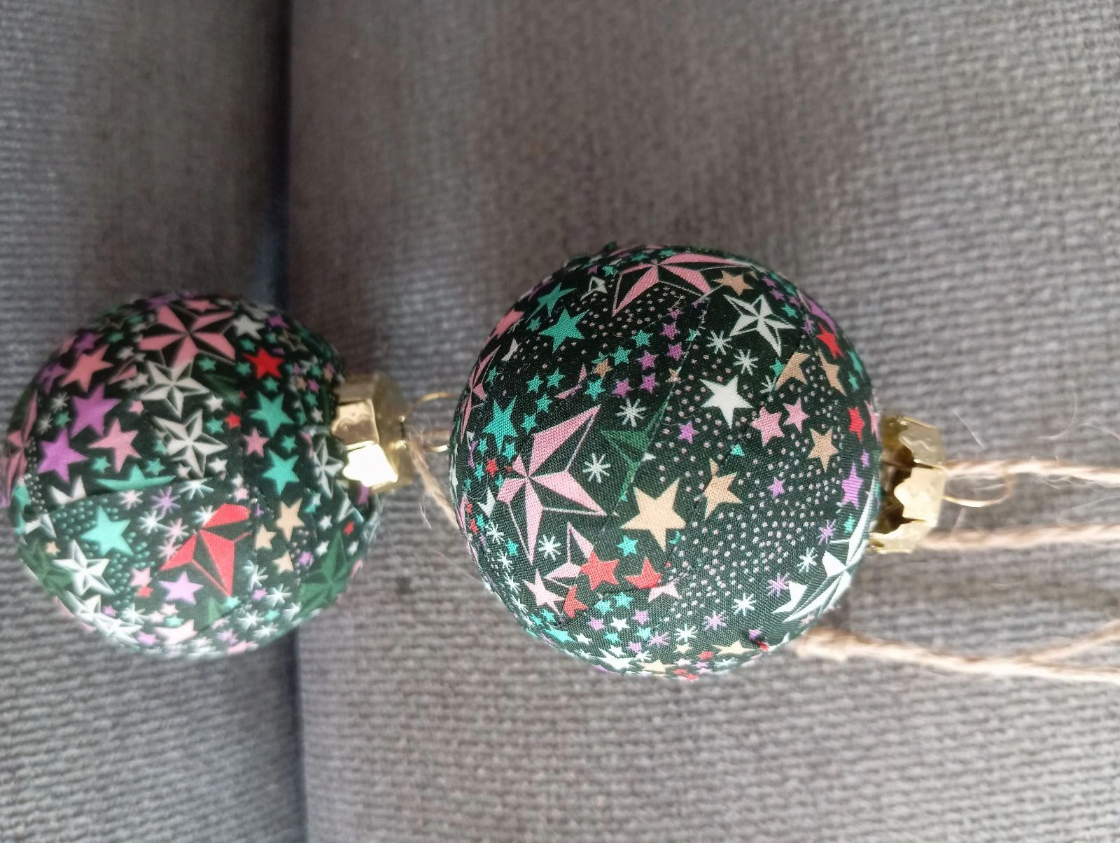 Two small Christmas baubles – photo 3